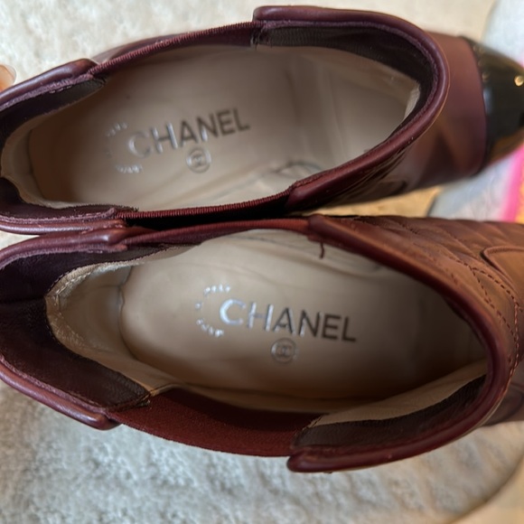 CHANEL Quilted Boots Burgundy and Black Toe Preloved Pristine condition - Picture 10 of 13